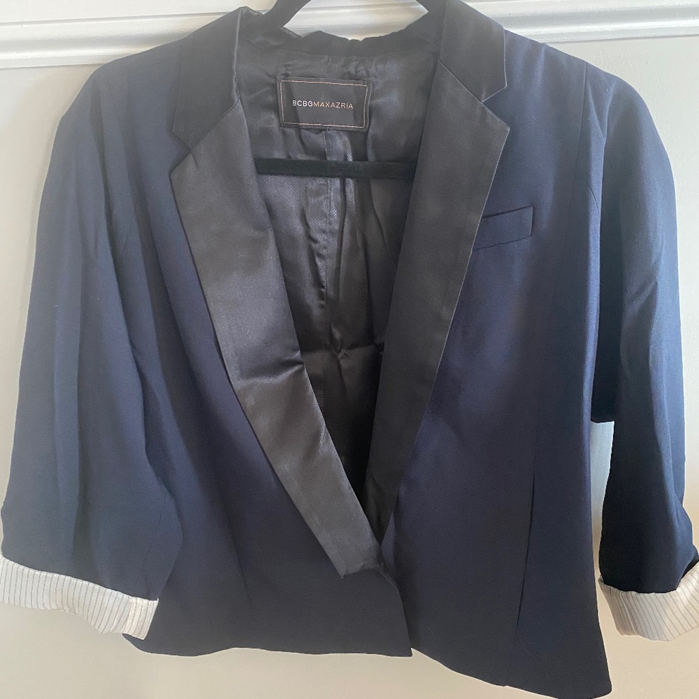 Unique BCBG Navy and Black Cropped Blazer